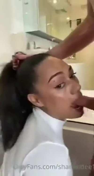 Amateur Babe Blowjob Deepthroat