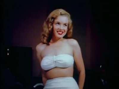 Marilyn Monroe before the fame (1946)