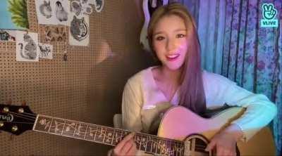 211023 LOONA Heejin - Bite Me (orig. Kwon Jinah), Light Sleep (J Rabbit), Right There (Ariana Grande), Best Part (Daniel Caesar feat. H.E.R.), Paper Hearts (Tori Kelly), I Love You 3000 (Stephanie Poetri), I’m In Love (Narsha (Brown Eyed Girls)), ViViD @ 