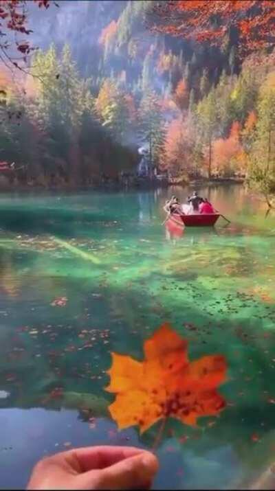 🔥 Boating in a beautiful lake in Fall