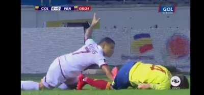 Colombia 0, Venezuela 0. 9th minute - Horrible injury for Santiago Arias.