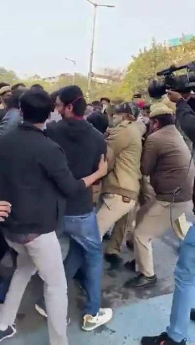 Scenes from Safdarjung Hospital. Posse of policemen &amp;amp; paramilitary forces deployed to prevent Resident Doctors' march to Supreme Court, This is what the doctors of our country get for protesting, just to get the ALREADY SELECTED doctors to fill vacanc