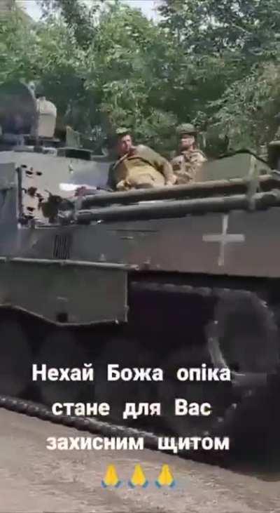 The UA forces evacuating one of the Leopard 2A6 tanks (that lost one of its tracks in the Zaporizhia region) with the help of Bergepanzer 3