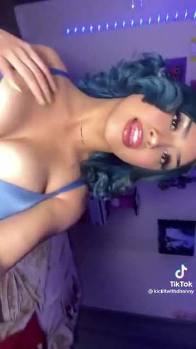 (kickitwithdhanny) big boobs