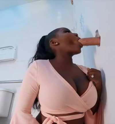 So hot Ebony gloryhole blowjob