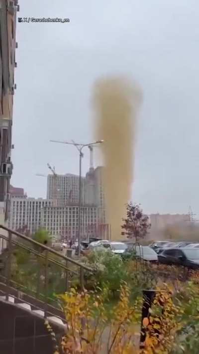 In Moscow, A sewage ‘fountain’ the height of a residential building erupted in one of the residential districts 