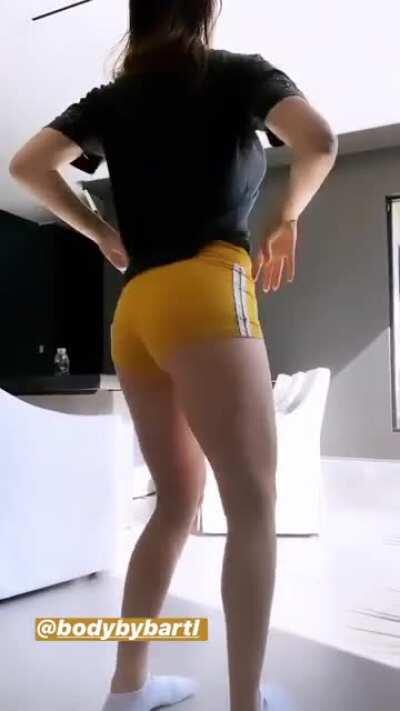 Amanda Cerny booty gains (with sound)