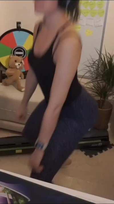 Showing Chat Her Squat Form ð