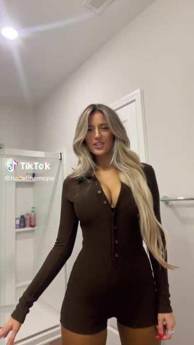 Tiktok cleavage