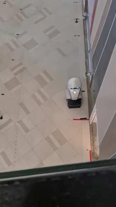 This robot singing in a completely empty mall