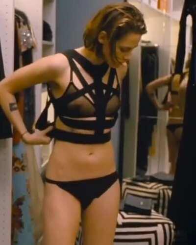 Kristen Stewart Undressing