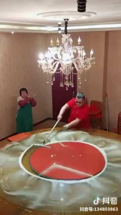 Cleaning a circular glass table (only works with the clapping)