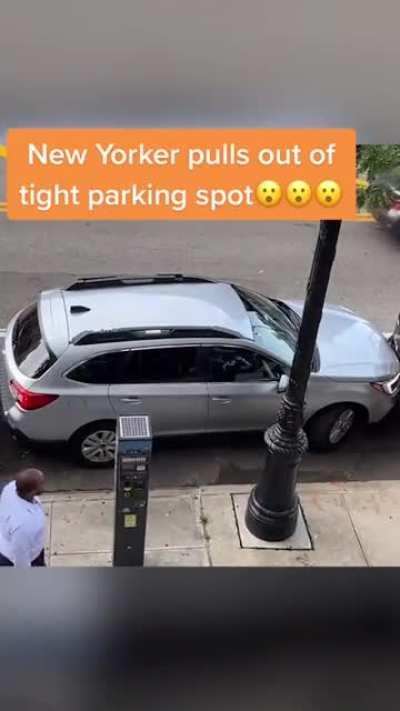 Dude manages to get his car outta this spot