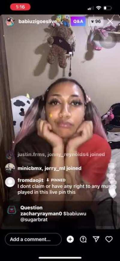 @babiuzigoeslive she’s live rn