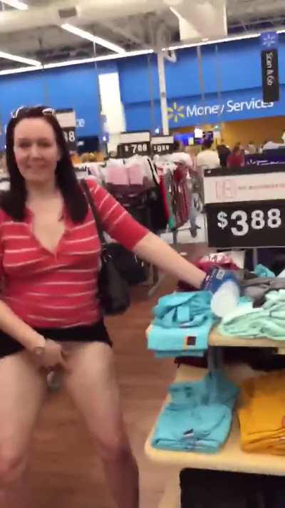 Slut Flashes Pussy in Walmart