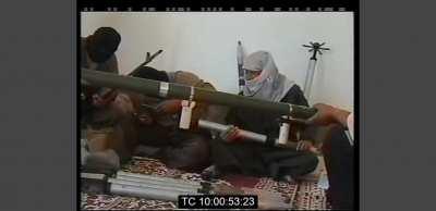 Iraqi insurgents manufacture missiles for fighting U.S military .2004.