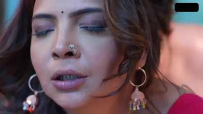 Mahi Kaur HOT Boobs Kissing Sex Scene In Palang Tod Gaon Ki Garmi S04 Ep 07 Ullu