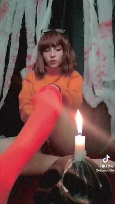 velma shows her bare soles unexpectedly