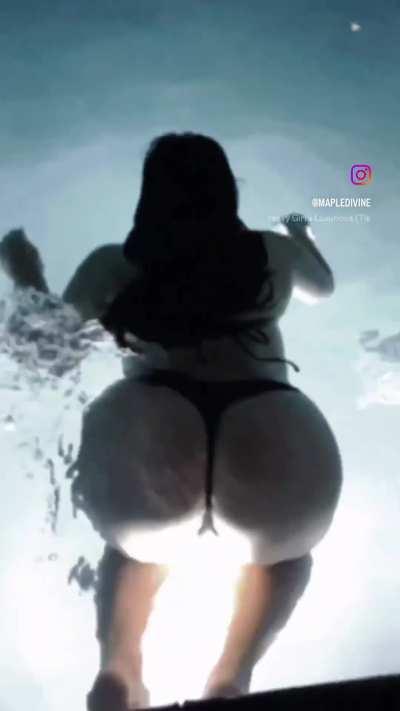 MapleDivine swimming in her new IG reel - didn't know her ass was so perfect