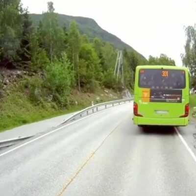 The brakes on this rig and the drivers reaction time are both off the charts