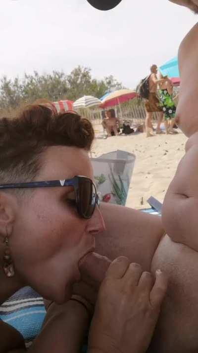 probably my hottest video 😘😘 suck cock on a beach mmmmmm just fabulous 🏖️🍆😋