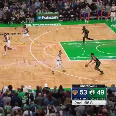 [Highlight] Jalen Brunson and Jaylen Brown with the back to back buzzer beaters to end the half