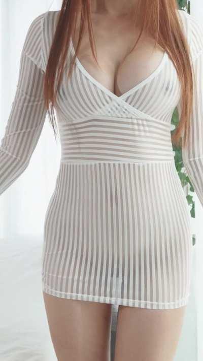 This dress might be a little bit tight, but I think it's perfect for the office :3