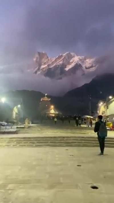 The Kedarnath Temple is a 1200 year old Hindu temple, dedicated to Shiva.