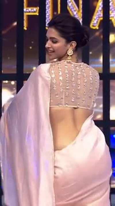 Deepika Padukone inviting you to pound her ass🥵👅👅