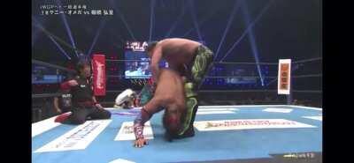 Kenny Omega hitting Tana with a cycle of PowerBomb’s. The PowerBomb Pin + Deadlift PowerBomb + Deadlift Sit-Out PowerBomb • NJPW Wrestle Kingdom 13 (2019)