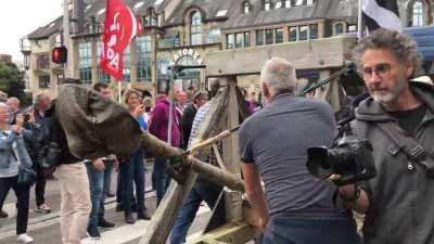 Bringing a catapulte during a protest