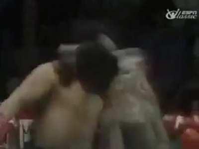 In this match from 1977, Muhammad Ali goes superhuman and dodges 21 punches in 10 seconds.