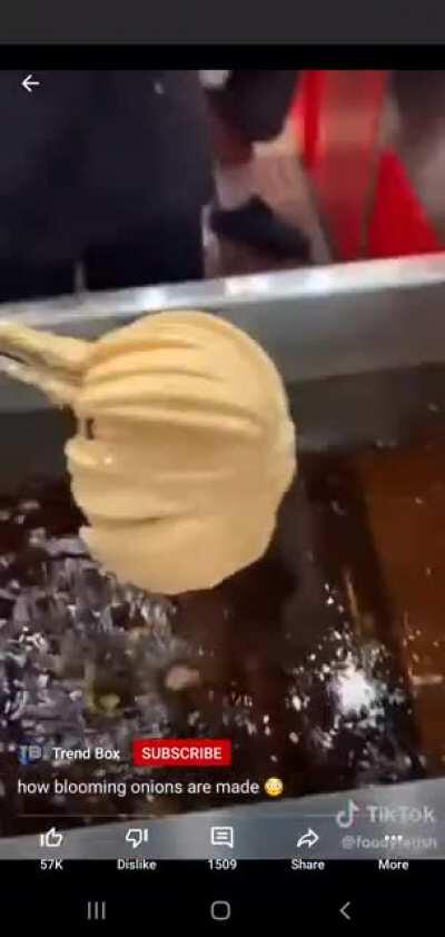 The making of a blooming onion