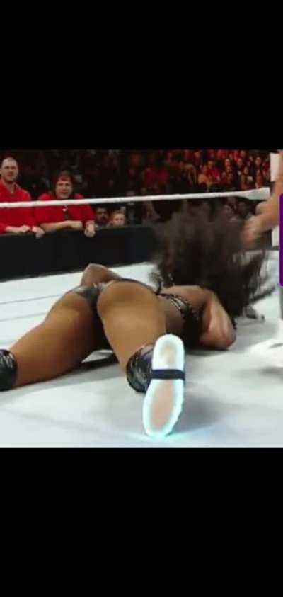 WWE Naomi