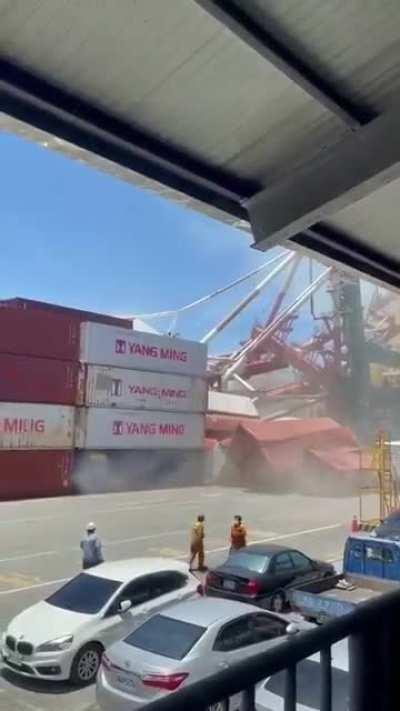 Cargo Ship Colliding With Crane At Kaohsiung Port (Today)