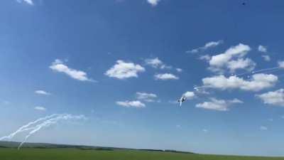 A pair of Ukrainian Su-25s flying low and dropping flares