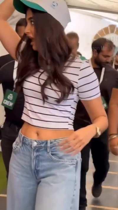 Pooja hegde hot navel