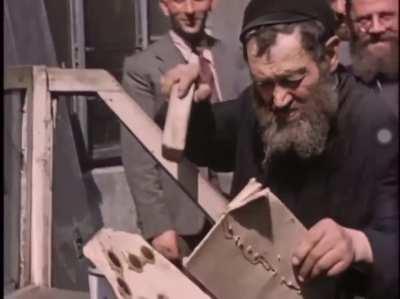 Color video of Warsaw's Jewish Quarter in June 1939, just months before the Nazi invasion. Commentary from the US Holocaust Memorial Museum