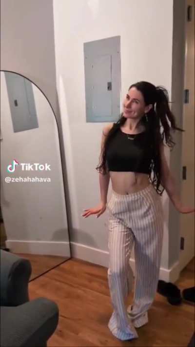 Zehahahava twerking on TikTok 🍑