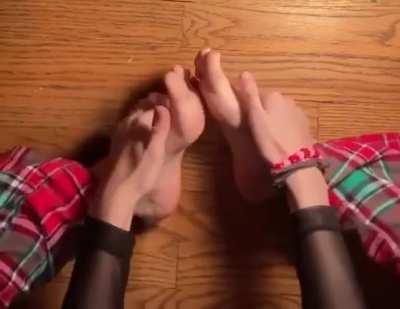 feet_toes_love