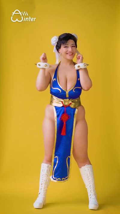 Chubby Chun-Li cosplay (Aili Winter)