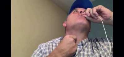 Shoenice swallows earbuds