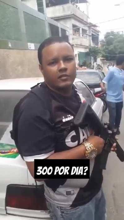 vascaíno não é respeitado nem com fuzil na mão