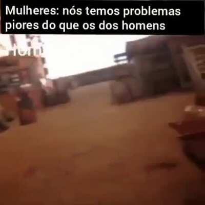 Ai ai, vocês colheres acham que tem problemas de verdade? Coitadas...