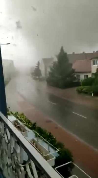 Massive tornado caught on tape in Czech Republic