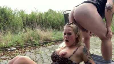 Guy shit on his bimbo girlfriend head in public.