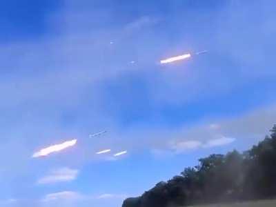 Multiple Ukrainian BM-21 Grad firing towards russian positions, location and time unknown