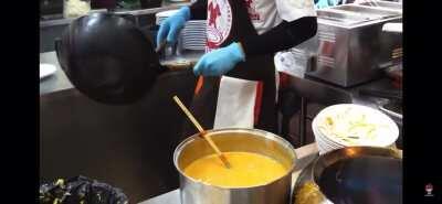 Making Pad Thai street food