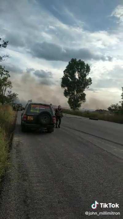 Ukrainian army advancing and taking fire in Kherson direction