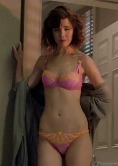 Rose Byrne’s gorgeous body in I Give It A Year (2013)